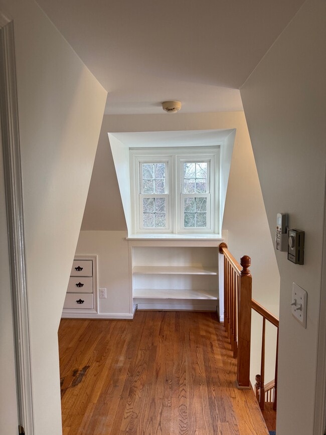 Building Photo - 197 Main St