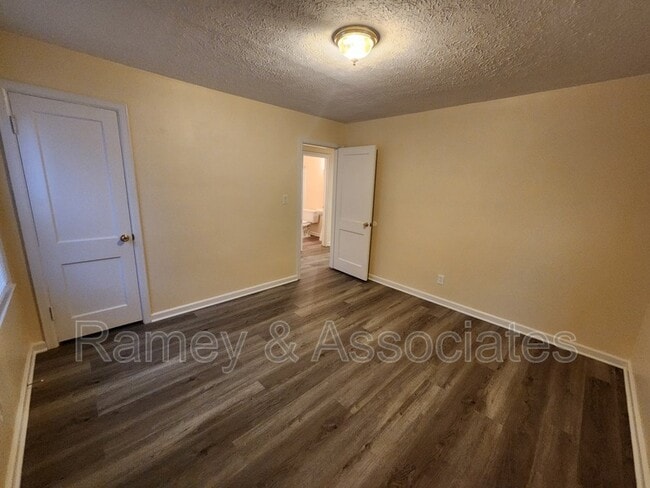 Building Photo - 1726 Sonne Ave
