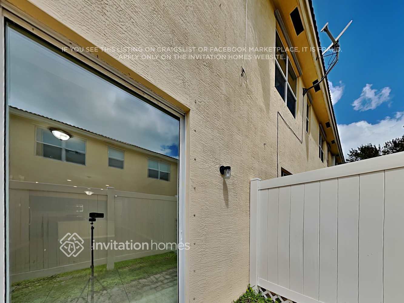 Building Photo - 9495 SW Merlin Ct