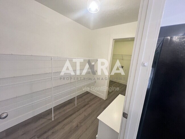 Building Photo - 258 Kestrel Dr