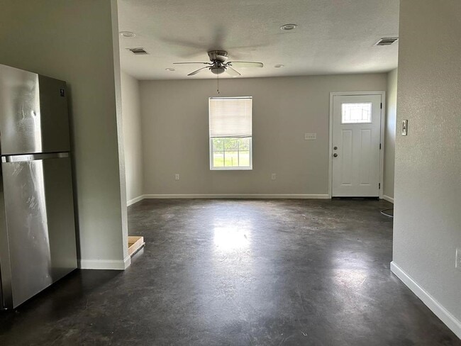 Building Photo - 907 FM 2830