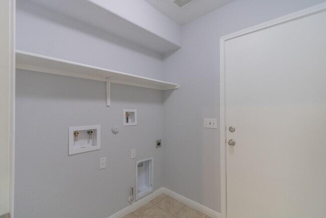 Building Photo - 1411 Elbe St