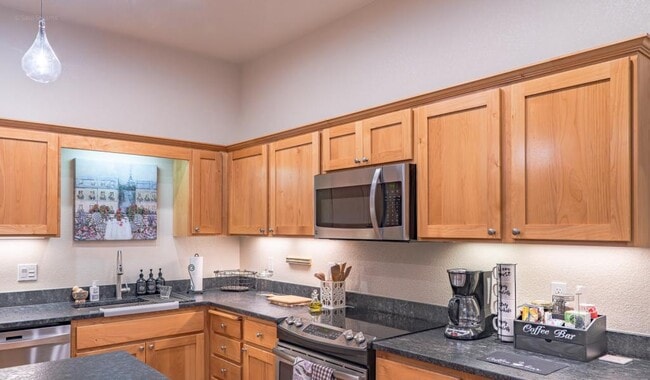 Building Photo - 237 Dunthorpe Dr