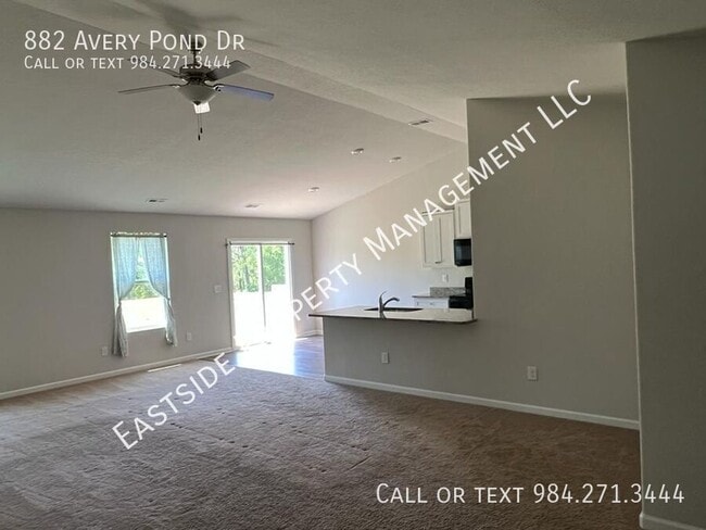 Building Photo - 882 Avery Pond Dr