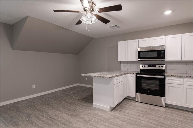 Building Photo - 519 Magnolia Point Dr