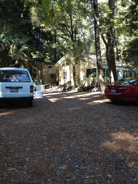 Primary Photo - 1043 Laurel Ave