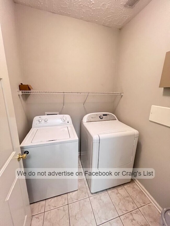 Building Photo - 4010 Bardstown Ct