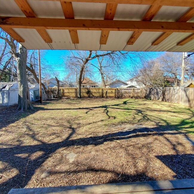 Building Photo - 3 Bedroom home in Shawnee