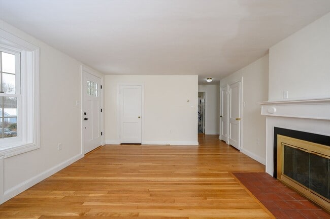 Building Photo - 25 Bayberry Ln