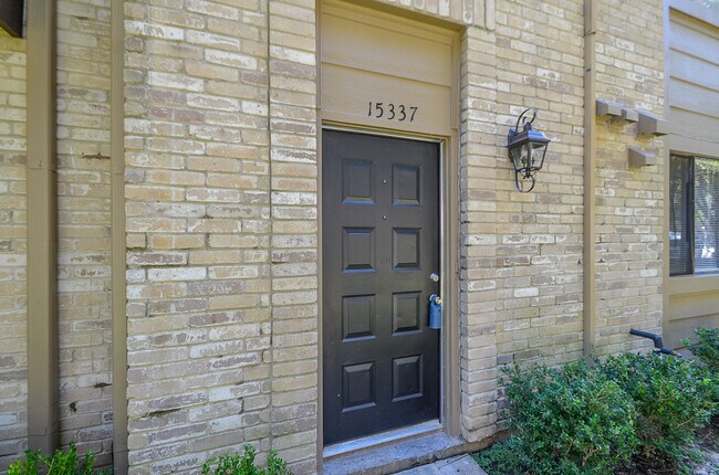 Building Photo - 3 BEDROOM TOWNHOME FOR LEASE IN LANGHAM CREEK