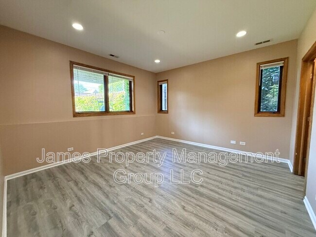 Building Photo - 2711 W Congress Pkwy