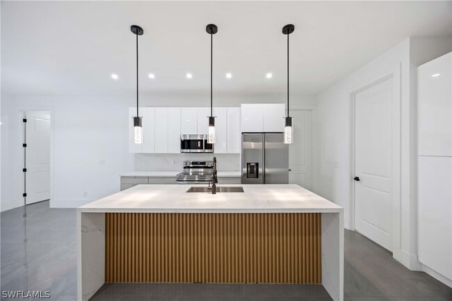 Building Photo - 2504 23rd St W