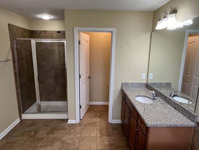 Building Photo - Spacious 4 Bed + Bonus Room Home in Concord