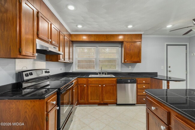 Building Photo - 1496 Wesleyan Dr