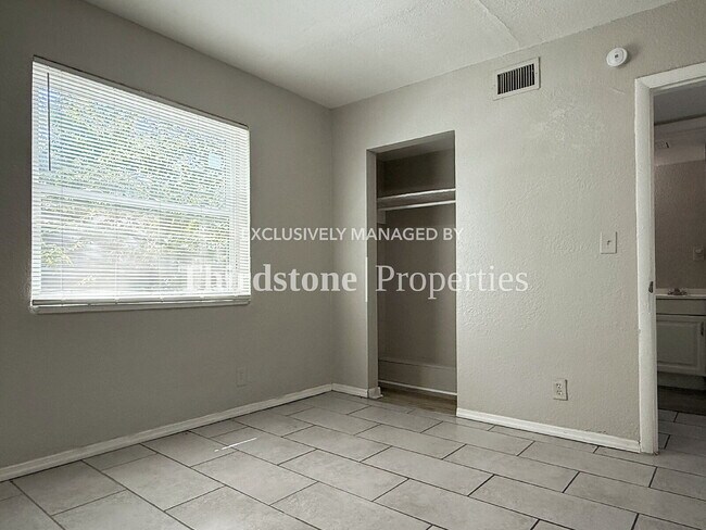 Building Photo - 1437 W 26th St