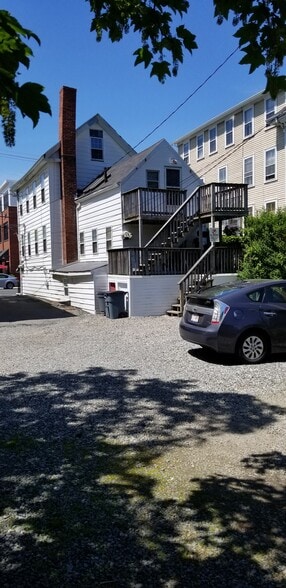 Building Photo - 128 Pleasant St