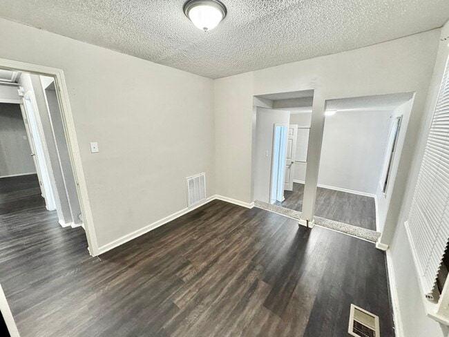 Building Photo - 655 Granada Rd