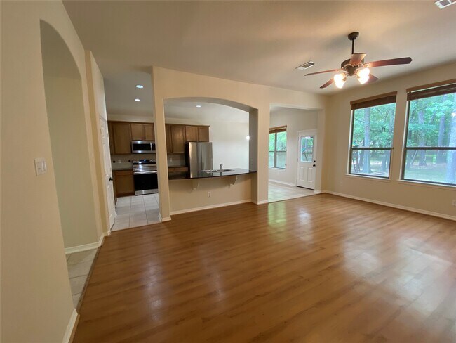 Building Photo - 6018 Sugar Bush Dr