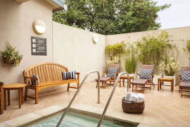 Building Photo - 662 Cottage Dr