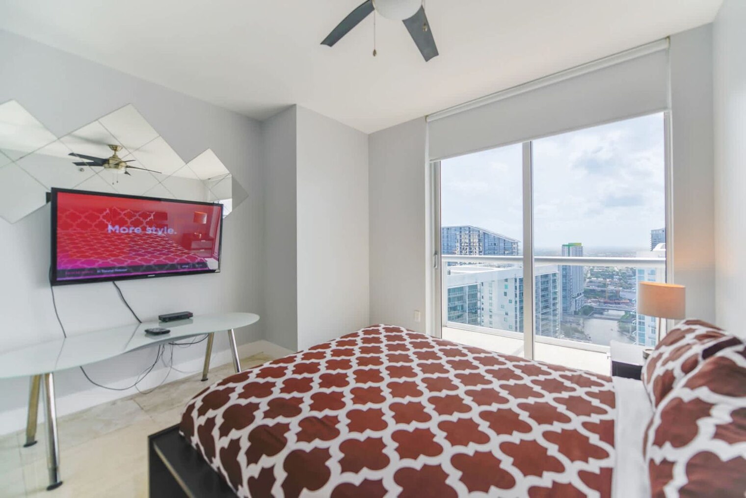 Building Photo - 485 Brickell Ave