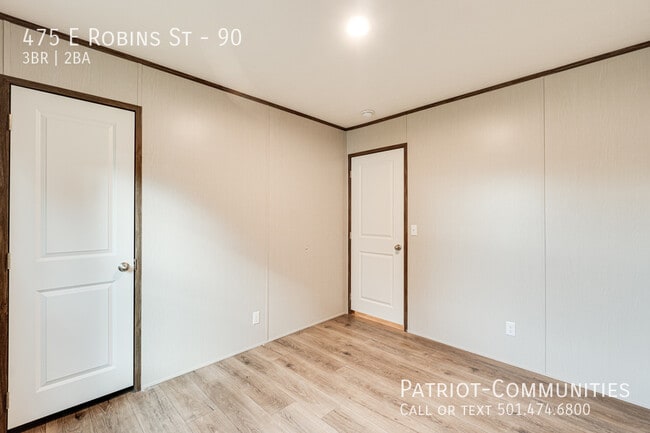 Building Photo - 475 E Robins St