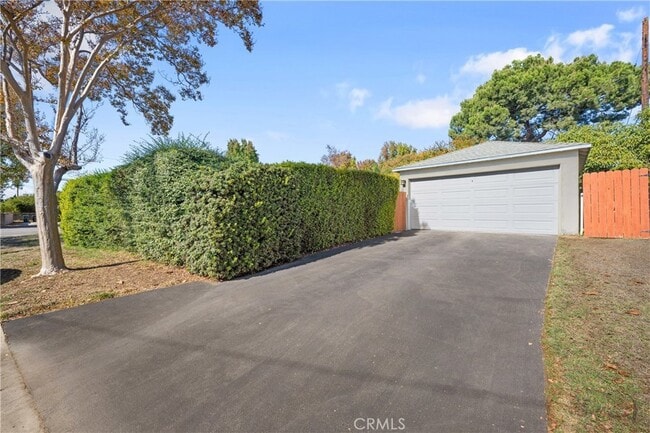 Building Photo - 2854 Mayflower Ave