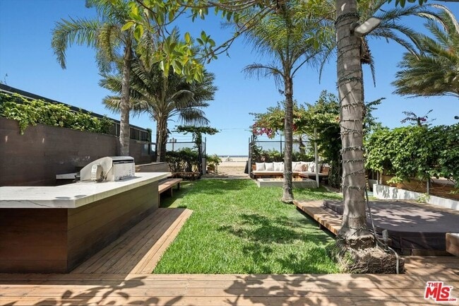 Building Photo - 936 Palisades Beach Rd