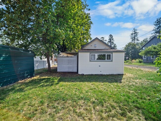 Building Photo - Cozy 1-Bedroom Rental – All Utilities Incl...