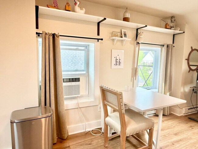 Building Photo - All Inclusive West End Condo-Fully Furnished with Parking!