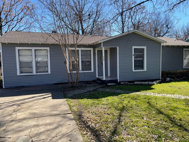 Primary Photo - Cozy Home with good yard