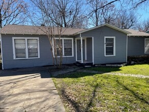 Building Photo - Move in SPECIAL! $995/month