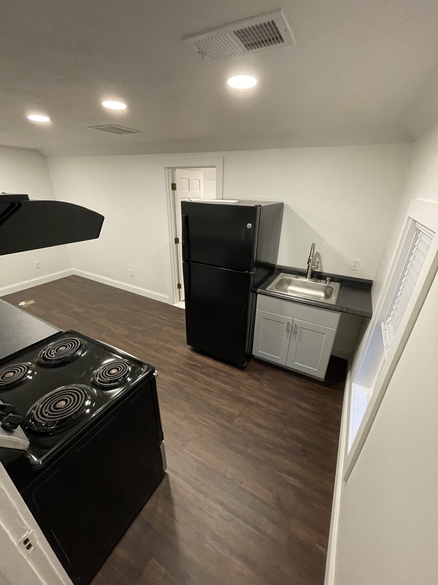 Kitchen/living room - 80 Alden Sq