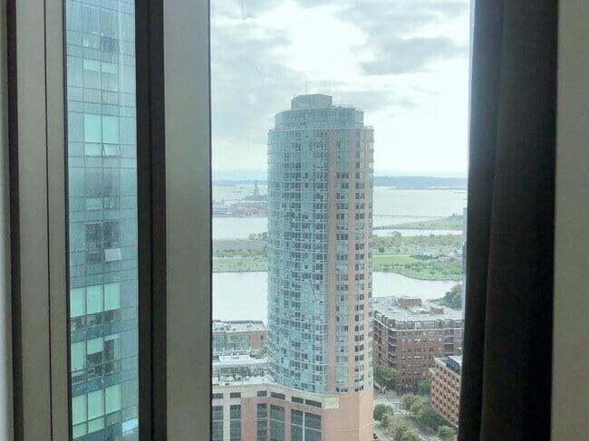 Building Photo - 99 Hudson St