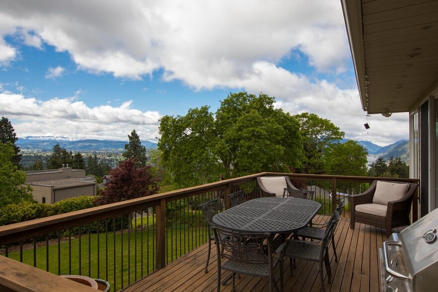 Building Photo - 737 Cherryview Ln