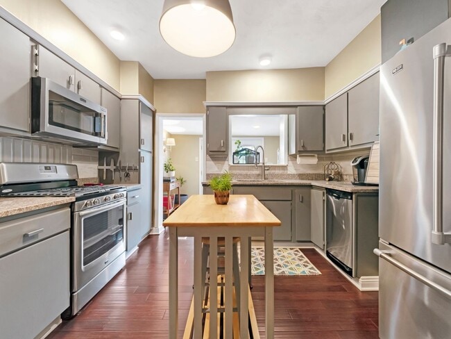 Building Photo - Luxury Updated Home - Lawrenceville