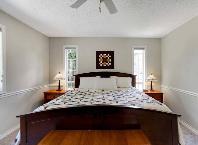 Building Photo - 4634 Croisan Scenic Way S