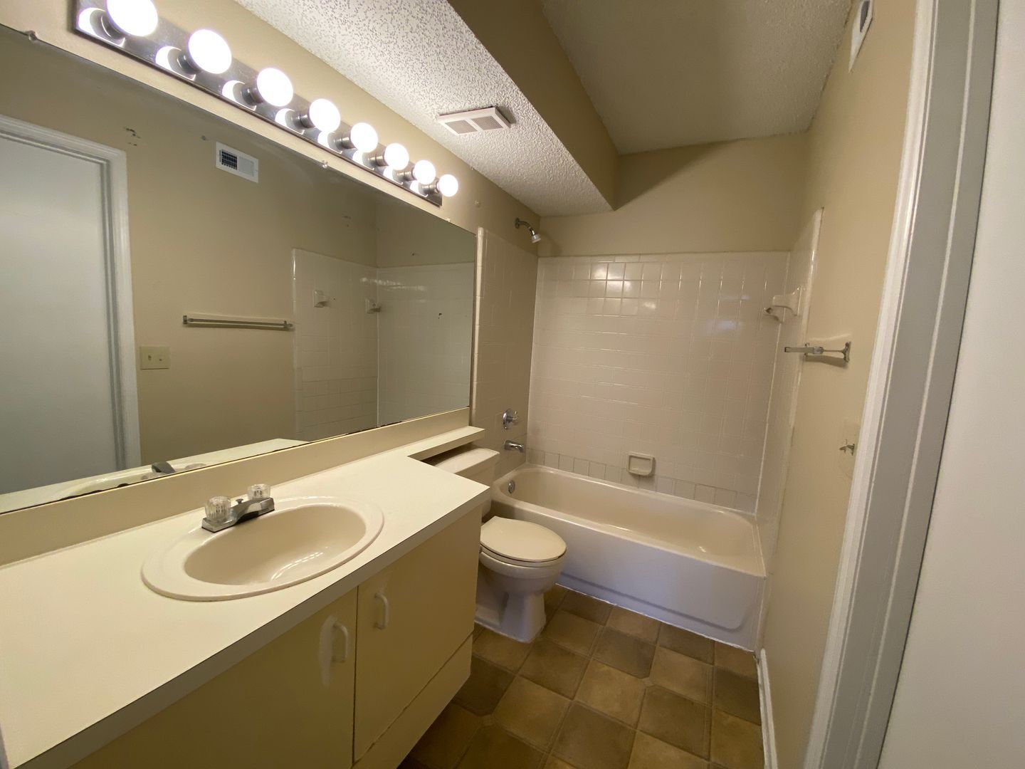 Building Photo - 13525 Eagle Ridge Dr