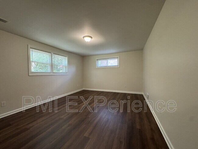 Building Photo - 6405 Roberts Dr