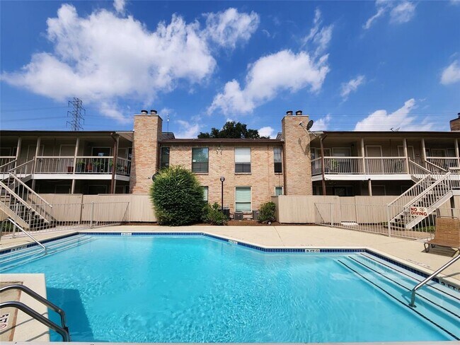 Building Photo - 2110 Wilcrest Dr