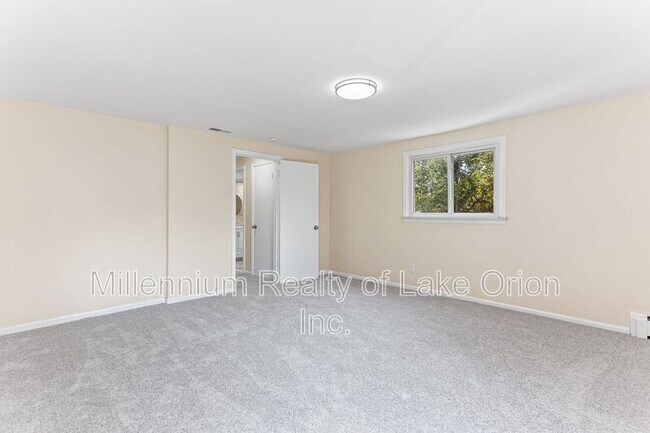 Building Photo - 24034 Meadowlark St