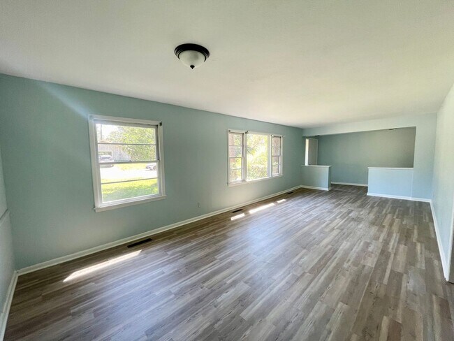 Building Photo - Charming 3 BR/2BA Home in Eastover District