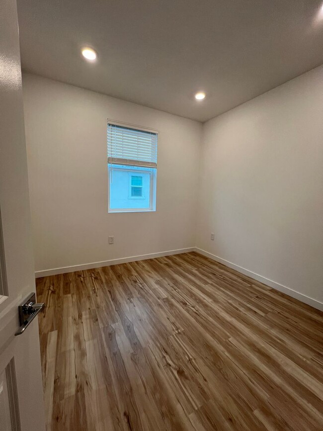 Building Photo - Gorgeous *BRAND NEW* Townhome in Midtown V...