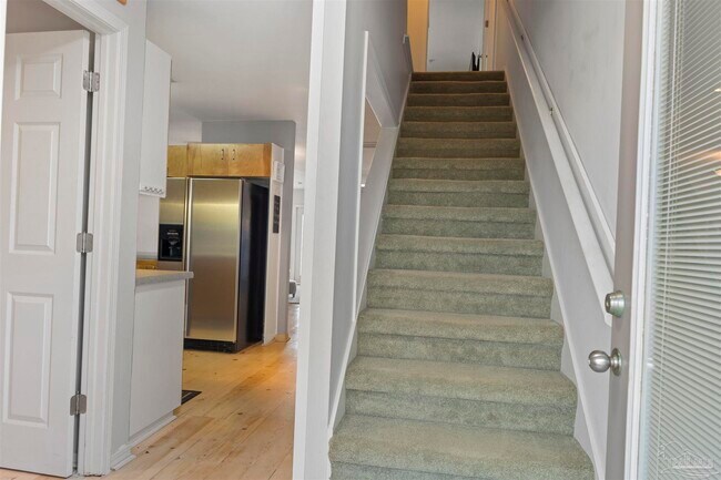 Building Photo - 14180 River Rd