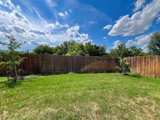 Building Photo - 13800 Cantarra Dr