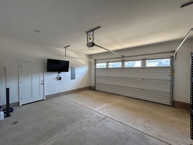 Building Photo - Beautiful 4 Bedroom, 2 Bath Home in Carlton