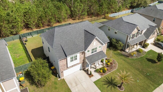Building Photo - Beautifully Upgraded Home with Outdoor Fire Pit and Fenced Backyard in Buckhead East