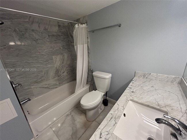 Building Photo - 18031 Biscayne Blvd