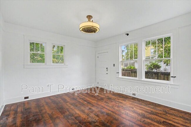 Building Photo - 1118 E Duffy St