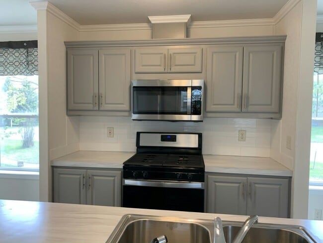 Building Photo - 212 Beach