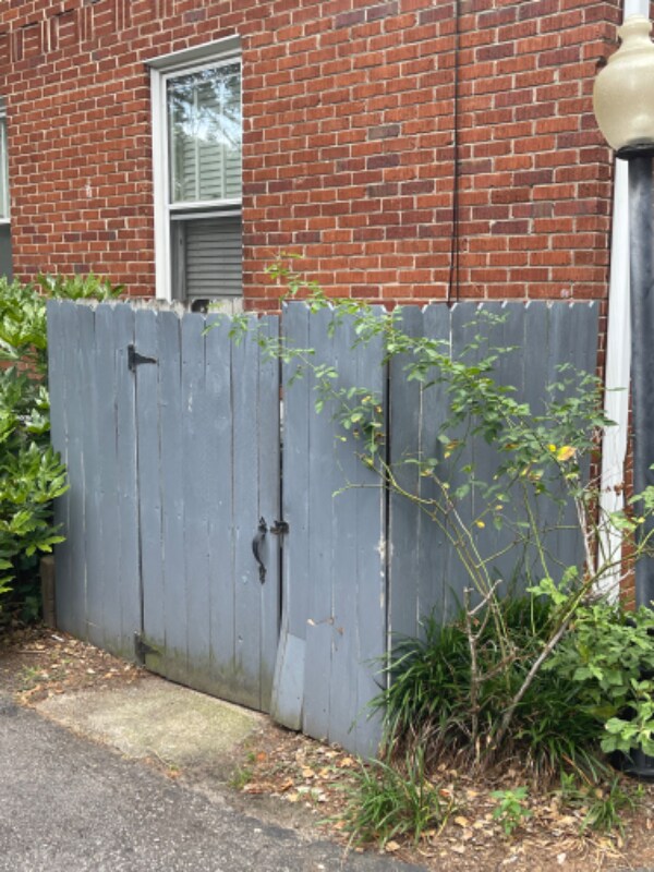 Building Photo - 3407 River Dr